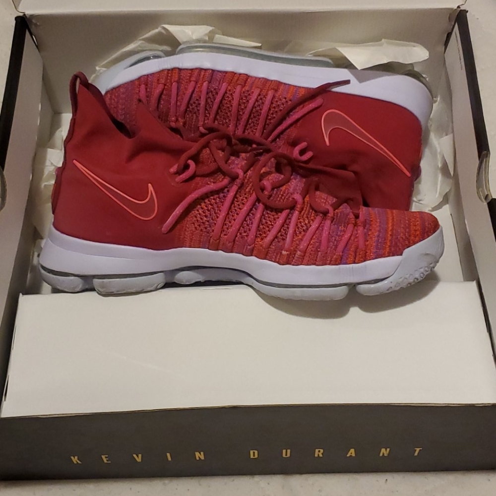 Used but good condition  🏀 sneakers.